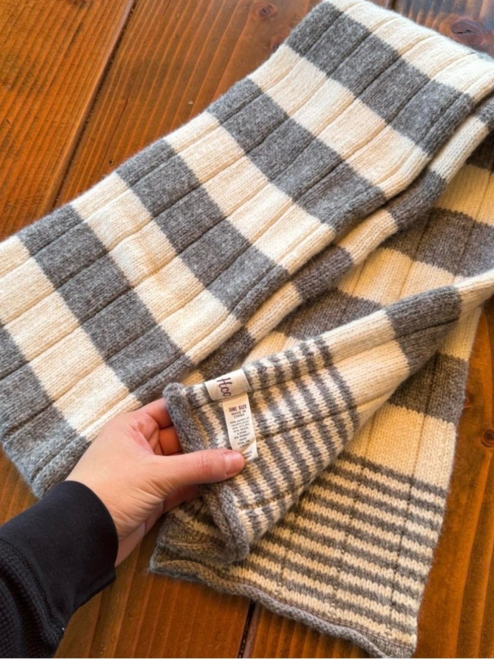 Vintage 2000’s Hollister Co. Gray & White Striped Warm Heavy Scarf/ Y2K